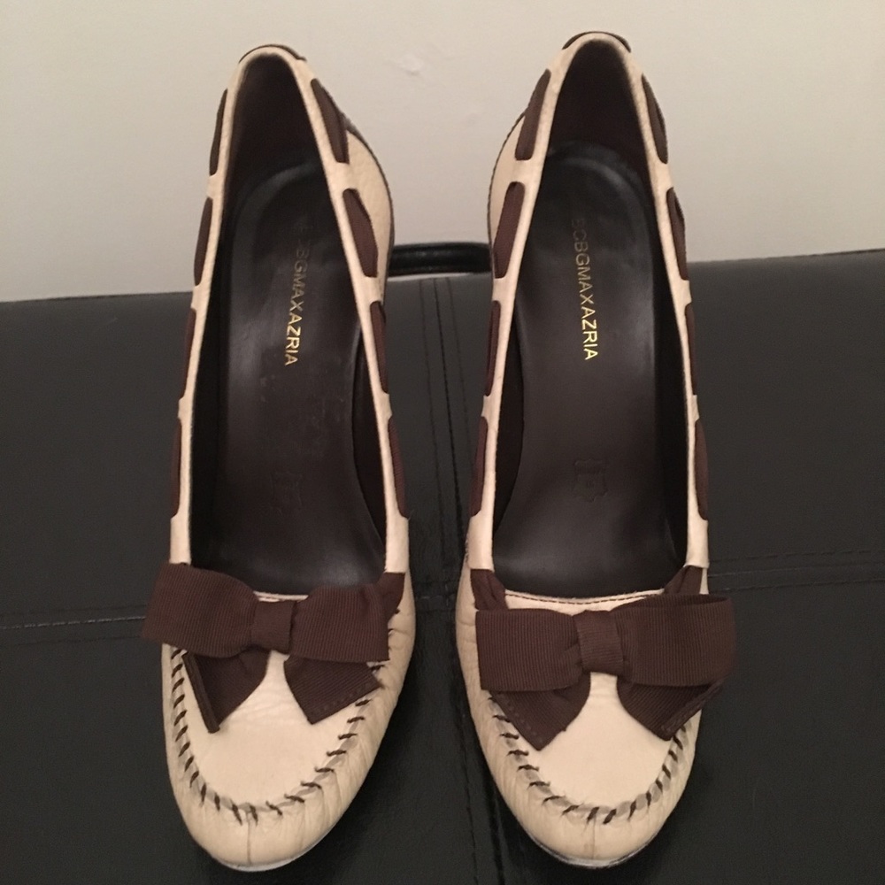 BCBG MAXAZRIA LEATHER PUMPS